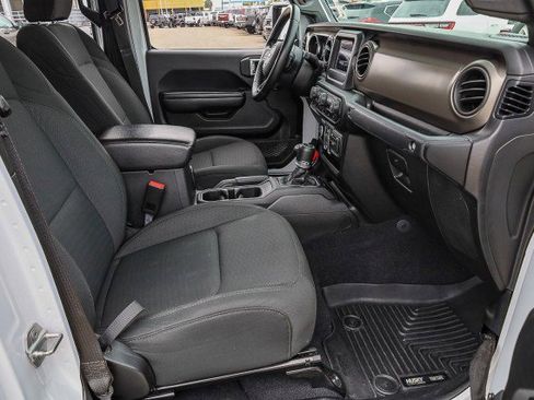 Used 2021 Jeep Gladiator Willys image 32