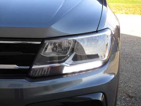 Used 2021 Volkswagen Tiguan SE R-Line FWD image 38