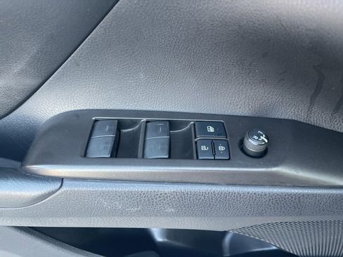 Used 2021 Toyota Camry SE image 25