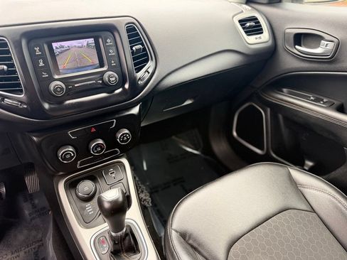 Used 2018 Jeep Compass Latitude AWD/4WD image 19