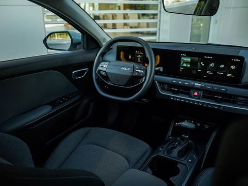 New 2025 Kia K4 LXS image 13