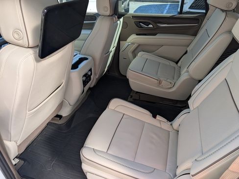 Used 2023 GMC Yukon Denali w/ Advanced Technology Package image 30