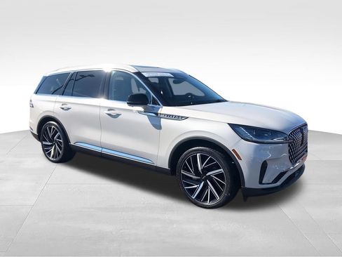 Used 2025 Lincoln Aviator Reserve w/ Equipment Group 201A AWD/4WD image 2