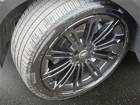 Used 2025 Land Rover Range Rover Long Wheelbase SE image 32