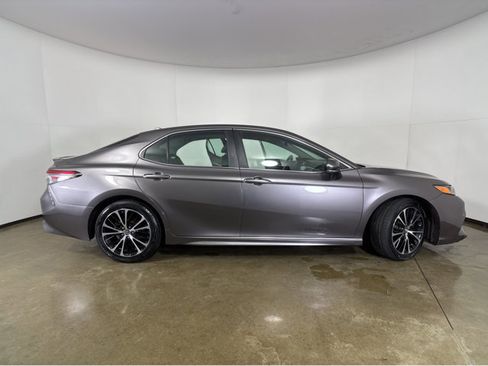 Used 2018 Toyota Camry SE image 24