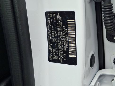 Certified 2025 Hyundai Elantra Sport image 26