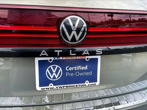 Used 2024 Volkswagen Atlas Peak Edition SE AWD/4WD image 33