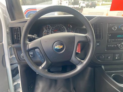 Used 2014 Chevrolet Express 3500 Extended RWD image 10