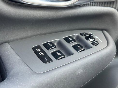 Certified 2025 Volvo XC90 B6 Plus image 23