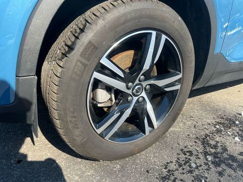 Certified 2025 Volvo XC40 B5 Core AWD/4WD image 9