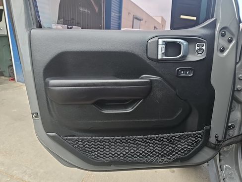 Used 2020 Jeep Gladiator Rubicon AWD/4WD image 25