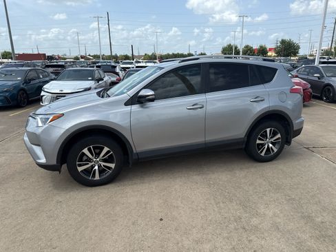 Used 2018 Toyota RAV4 XLE w/ Plus Extra Value Package FWD image 3
