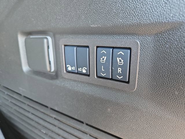 Used 2024 GMC Yukon Denali AWD/4WD image 31