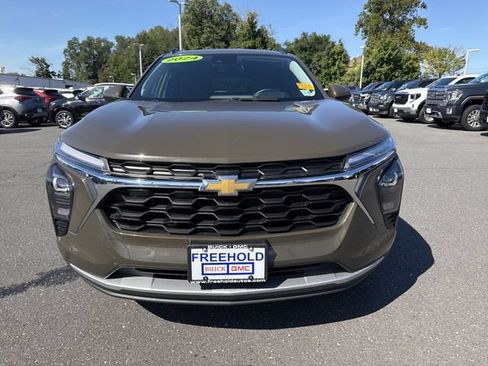 Used 2024 Chevrolet Trax LT w/ Driver Confidence Package FWD image 30