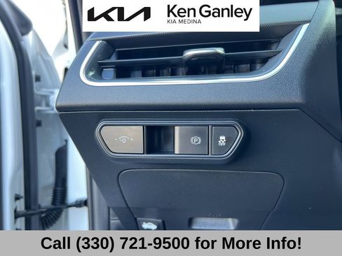 Certified 2025 Kia K4 EX image 30