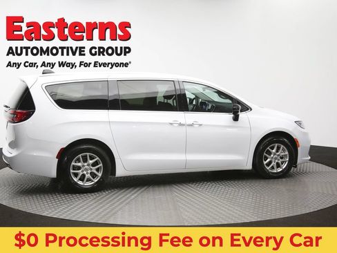 Used 2024 Chrysler Pacifica Touring-L FWD image 45
