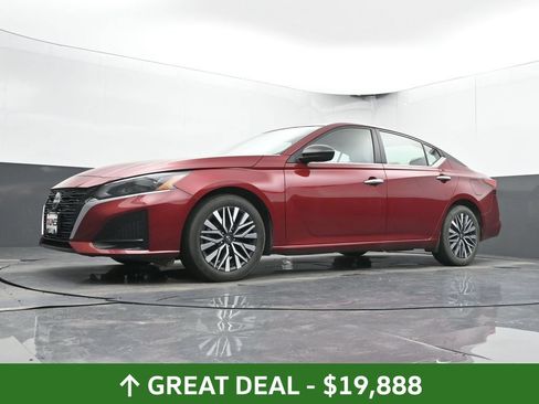 Used 2025 Nissan Altima 2.5 SV FWD image 49