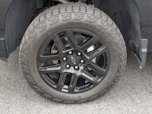 Used 2025 Chevrolet Silverado 1500 LT Trail Boss w/ LPO, Dark Essentials Package AWD/4WD image 11