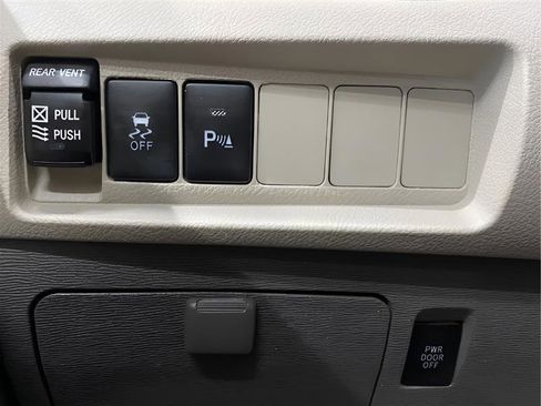 Used 2019 Toyota Sienna XLE w/ XLE Navigation Package image 21