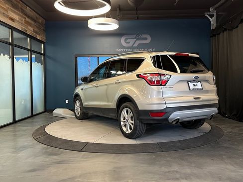 Used 2018 Ford Escape SE image 5