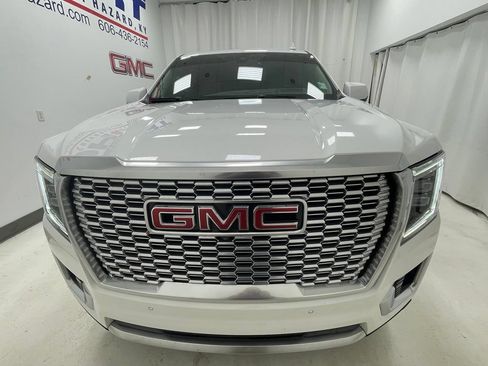 Used 2022 GMC Yukon XL Denali AWD/4WD image 2