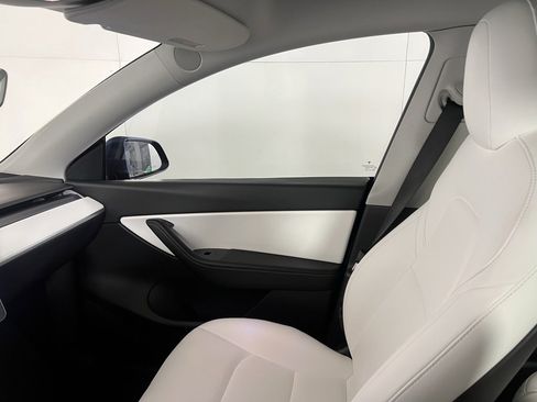Used 2020 Tesla Model Y Long Range image 22