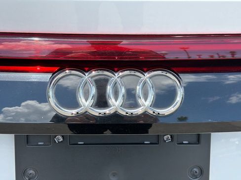 Used 2019 Audi Q8 Prestige AWD/4WD image 11