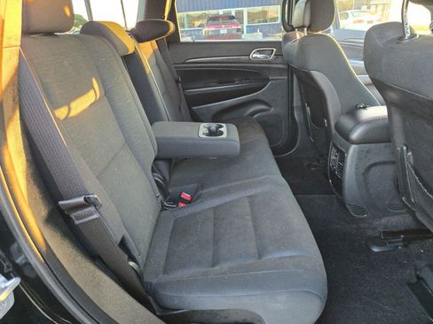 Used 2017 Jeep Grand Cherokee Laredo w/ Quick Order Package 2BE image 8