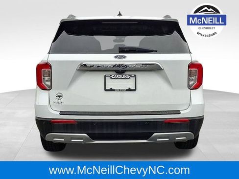 Used 2023 Ford Explorer XLT w/ Equipment Group 202A image 5