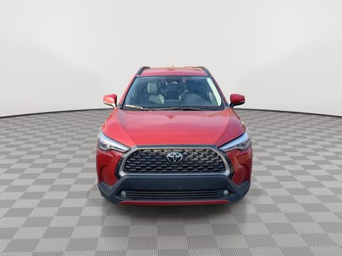 Used 2023 Toyota Corolla Cross XLE image 3