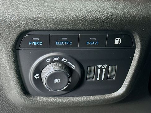 Used 2022 Jeep Grand Cherokee Limited 4xe image 17