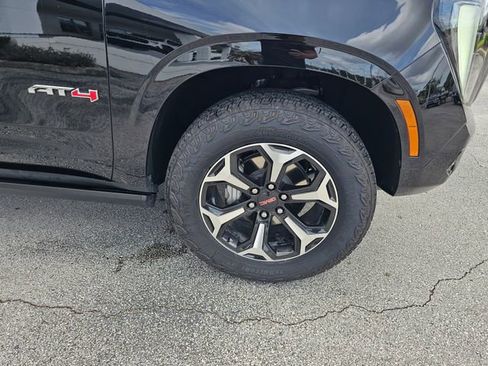 Used 2025 GMC Yukon AT4 w/ AT4 Premium Package image 12