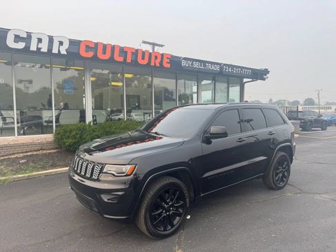 Used 2018 Jeep Grand Cherokee Altitude AWD/4WD image 1