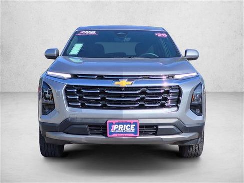Used 2025 Chevrolet Equinox LT w/ Safety and Technology Package FWD image 2