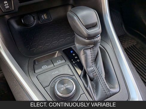 Used 2025 Toyota RAV4 XLE AWD/4WD image 16