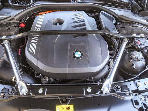 Used 2026 BMW 750e xDrive w/ Premium Package AWD/4WD image 23