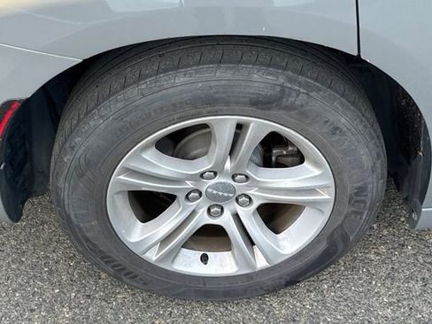 Used 2019 Dodge Charger SXT image 4