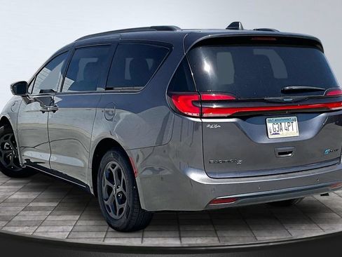 Used 2021 Chrysler Pacifica Limited w/ Uconnect Theater Family Group FWD image 19