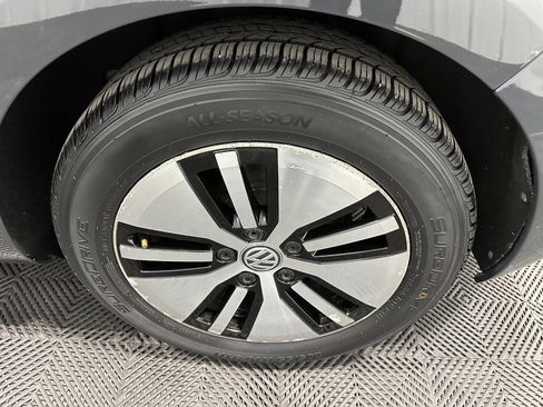 Used 2016 Volkswagen e-Golf SE w/ DC Fast Charging Package image 43