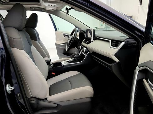 Used 2025 Toyota RAV4 XLE w/ Convenience Package AWD/4WD image 17