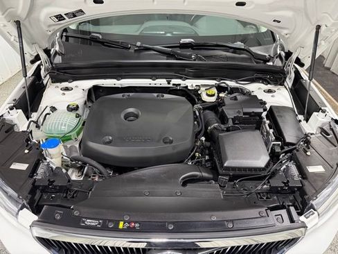 Used 2020 Volvo XC40 T5 Momentum w/ Premium Package image 27