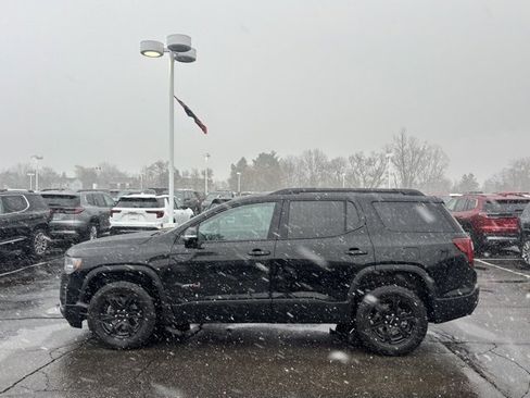 Used 2023 GMC Acadia AT4 image 8