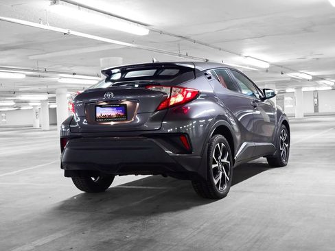 Used 2018 Toyota C-HR XLE image 5
