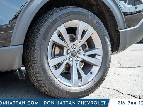 Used 2023 Ford Explorer XLT w/ Equipment Group 202A AWD/4WD image 43