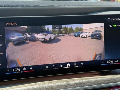 Used 2023 BMW i7 xDrive60 AWD/4WD image 35