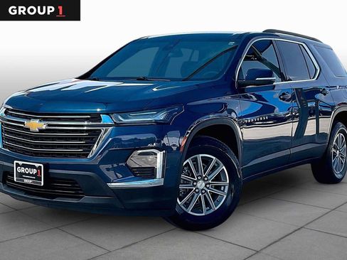 Used 2023 Chevrolet Traverse LT FWD image 1