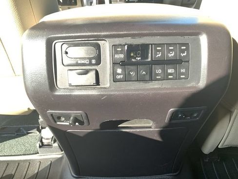 Used 2017 Toyota Sequoia Platinum AWD/4WD image 31
