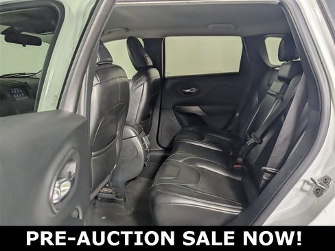 Used 2019 Jeep Cherokee Latitude Plus image 25