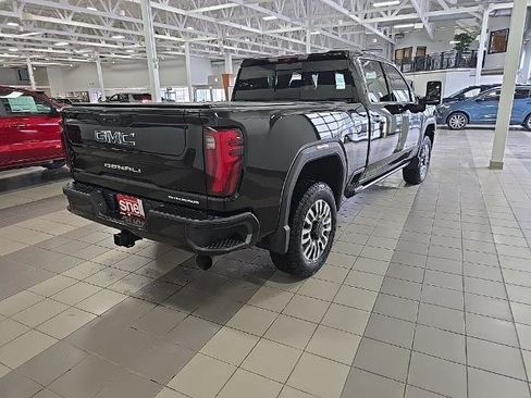 Used 2024 GMC Sierra 3500 Denali Ultimate AWD/4WD image 5
