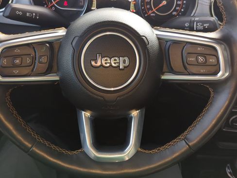 Used 2022 Jeep Gladiator Overland image 15